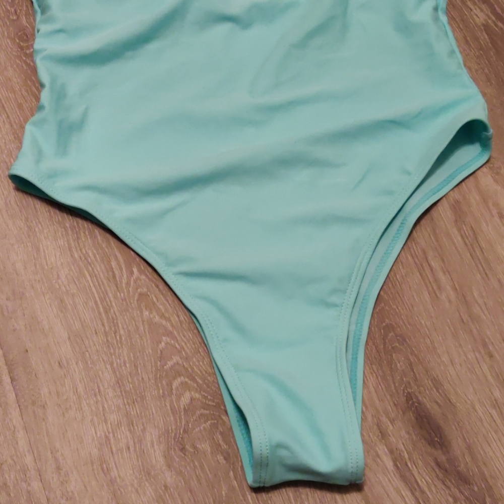 🎉NWOT One Piece Swimsuit - Picture 3 of 5